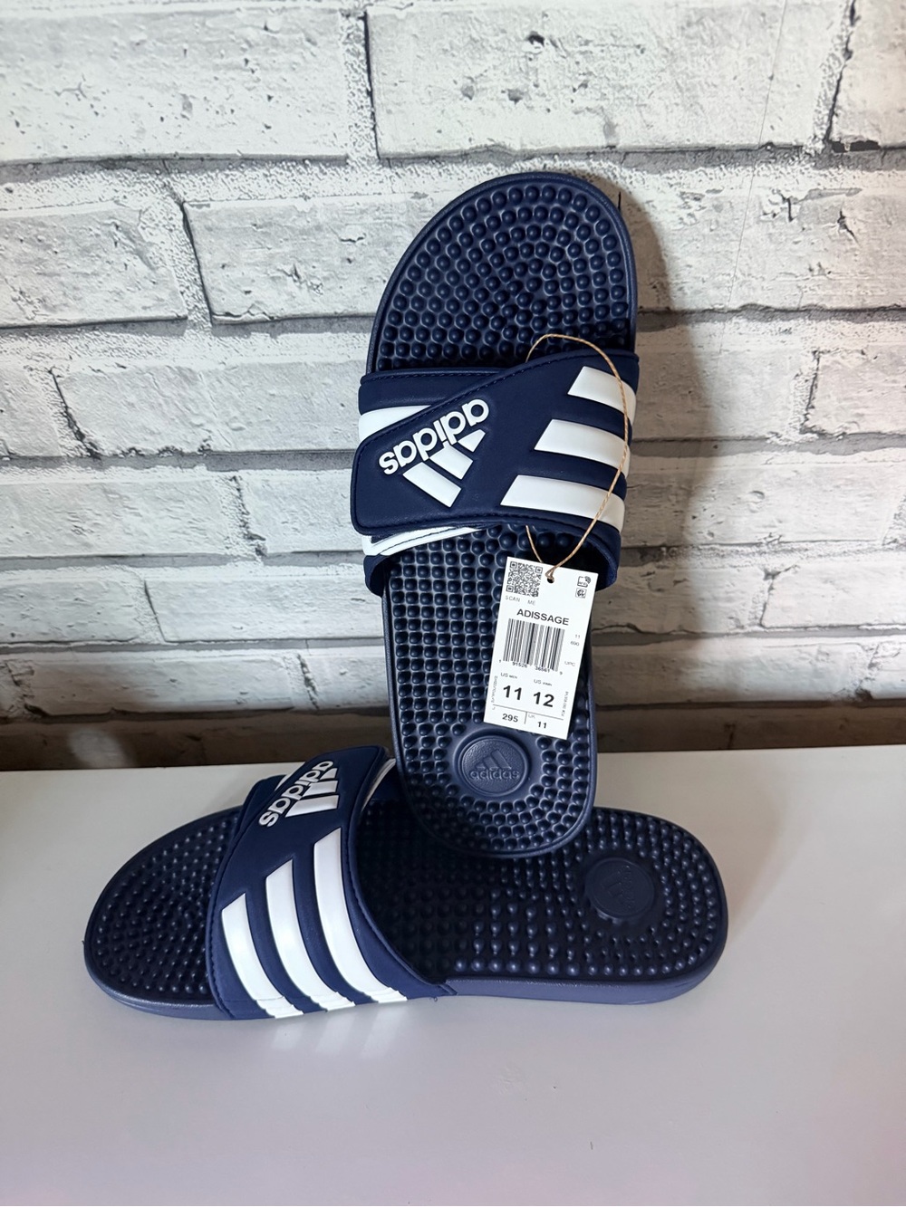 Adidas Adissage Men's Size 11 Slide Sandals. Blue/ White. New with Tags